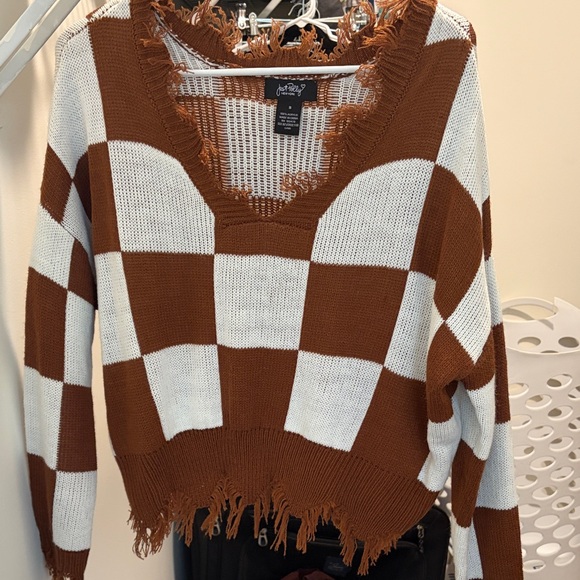 Forever 21 Sweaters - Forever 21 Brown and White Checkered V-Neck Sweater